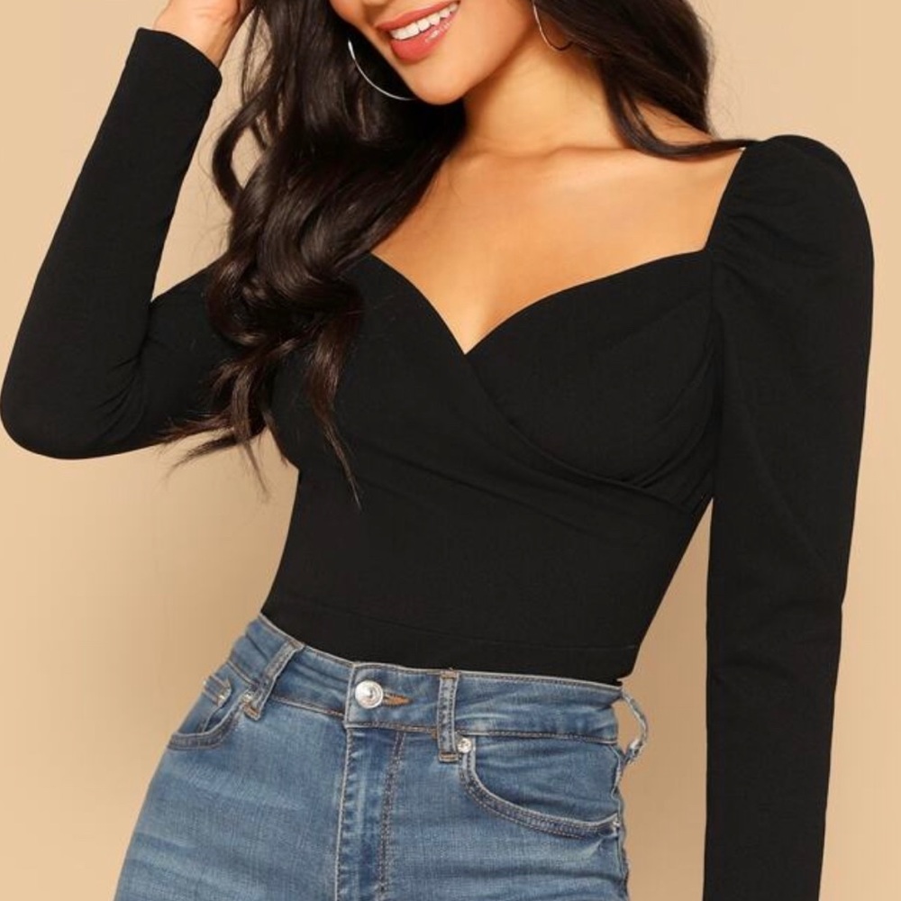 Long sleeve black puffed shoulder top